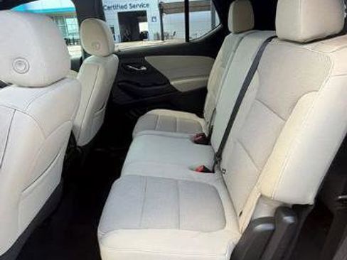 Used 2023 Chevrolet Traverse LS FWD image 12