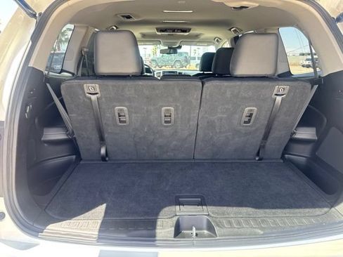 Used 2018 Honda Pilot Touring image 5