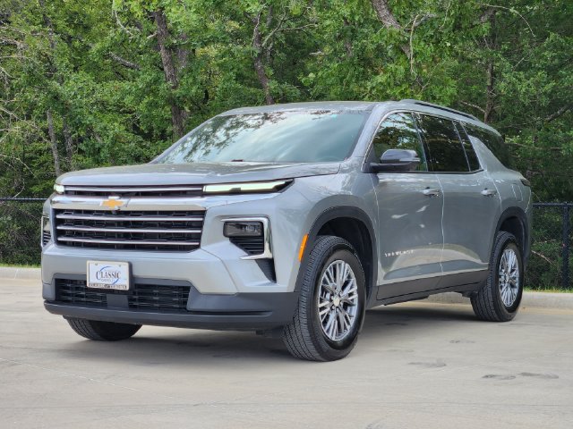 Used 2026 Chevrolet Traverse LT w/ Driver Confidence Package FWD image 4