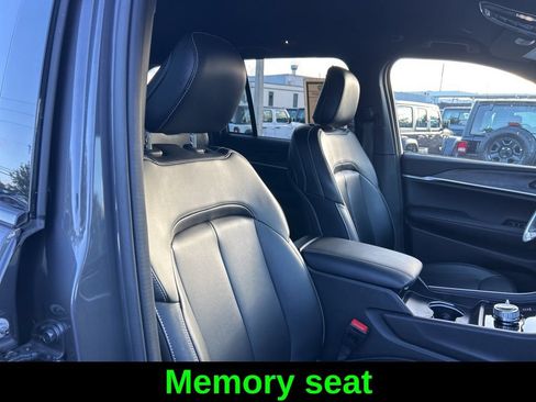 Used 2024 Jeep Grand Cherokee Limited AWD/4WD image 23