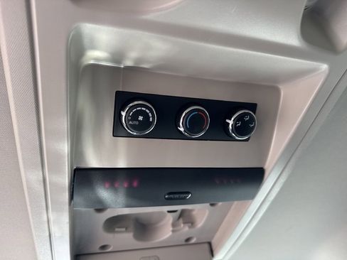 Used 2015 Chrysler Town & Country Touring image 16