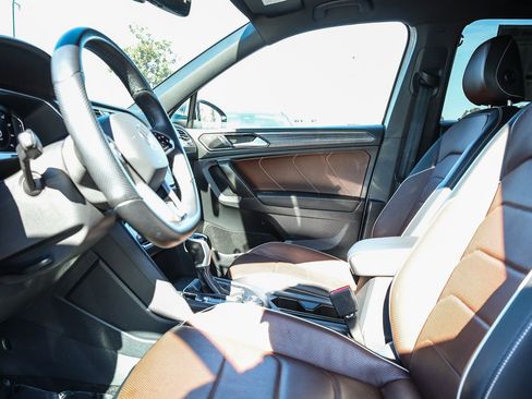 Used 2022 Volkswagen Tiguan SEL R-Line image 17