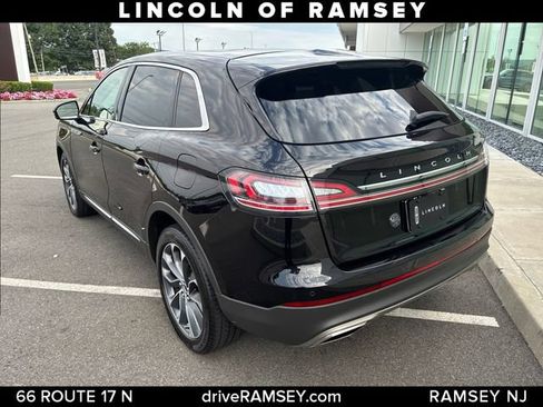 Used 2022 Lincoln Nautilus Reserve AWD/4WD image 3