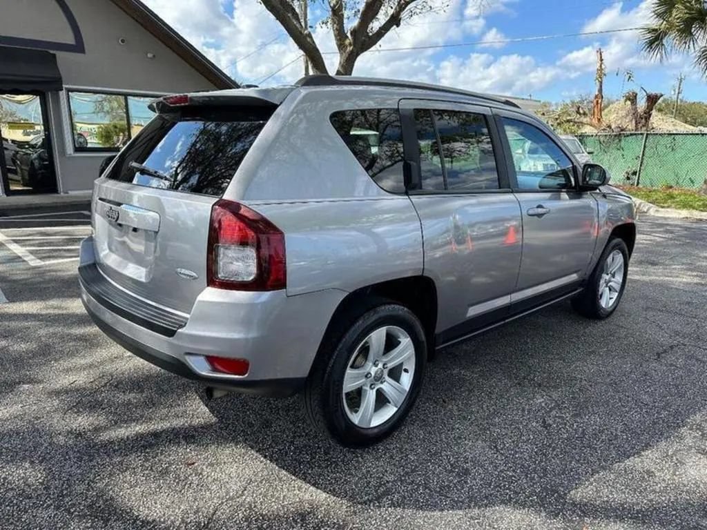 Used 2016 Jeep Compass Latitude FWD image 4
