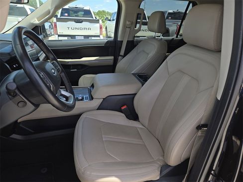 Used 2024 Ford Expedition Limited image 25