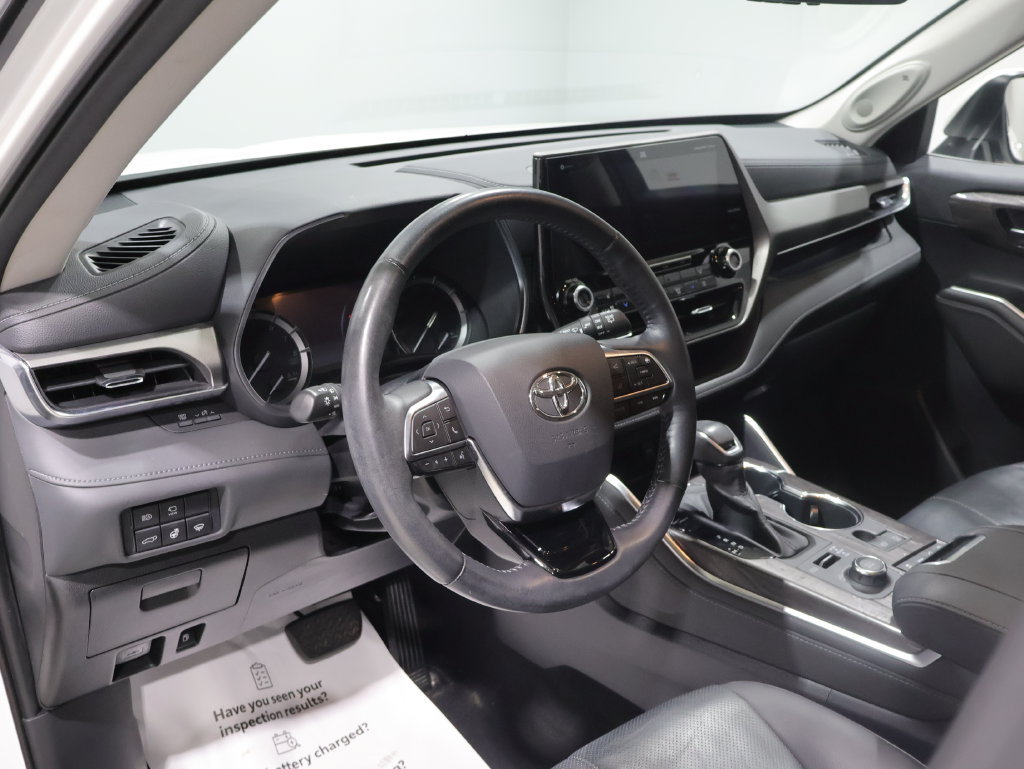 Used 2020 Toyota Highlander Limited AWD/4WD image 16