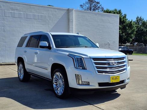 Used 2018 Cadillac Escalade Platinum AWD/4WD image 20
