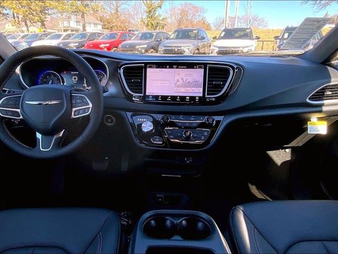 New 2026 Chrysler Voyager LX image 13