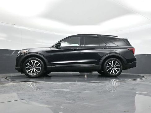 Used 2025 Ford Explorer ST-Line w/ Premium Package image 39
