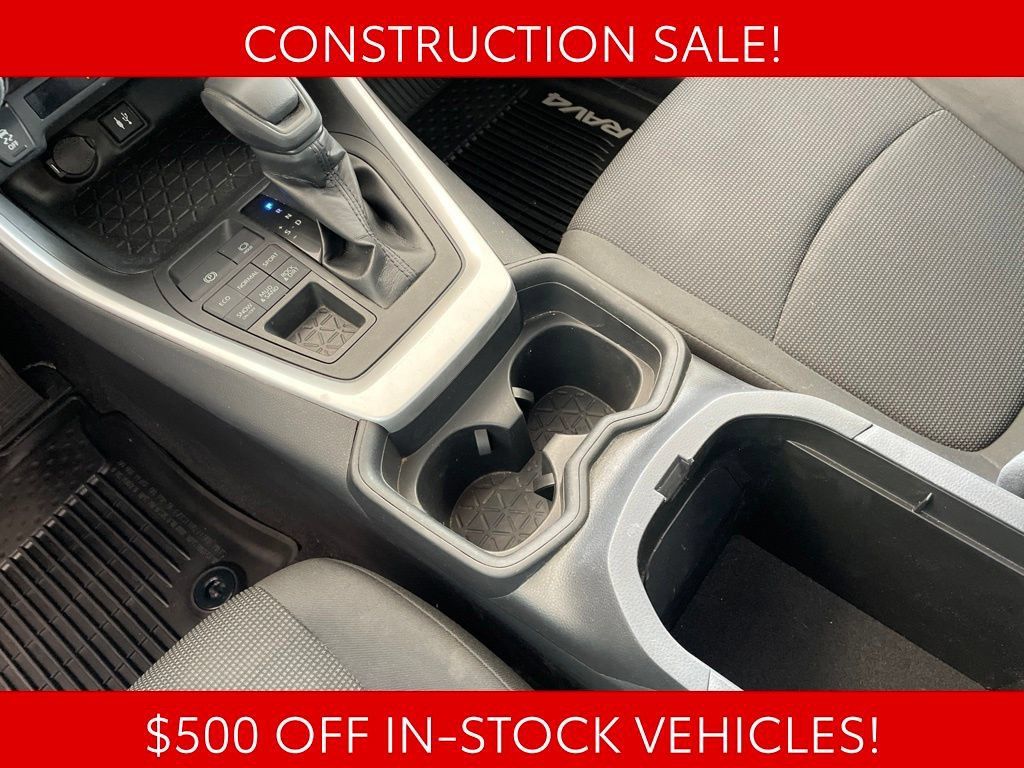 Used 2019 Toyota RAV4 LE AWD/4WD image 9