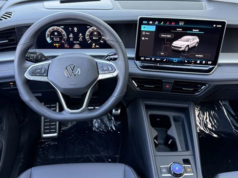 New 2026 Volkswagen Tiguan SE R-Line image 11