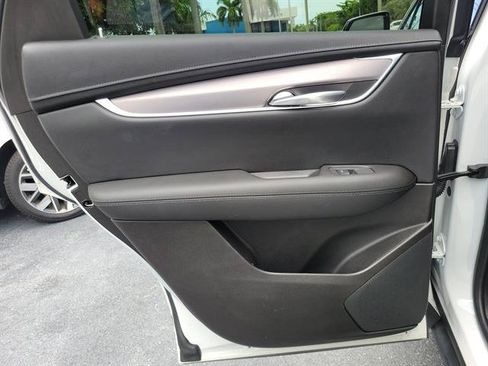 Certified 2022 Cadillac XT5 Luxury FWD image 11