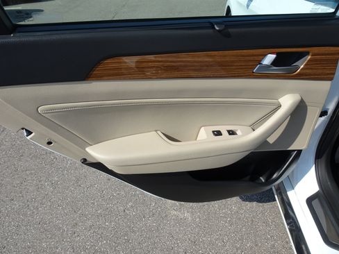 Used 2015 Hyundai Sonata Limited w/ Option Group 05 FWD image 16