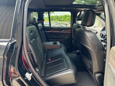 Used 2024 Jeep Grand Cherokee Limited image 39