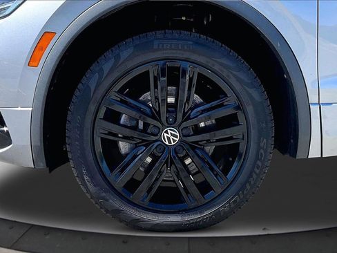 Used 2022 Volkswagen Tiguan SE R-Line AWD/4WD image 32