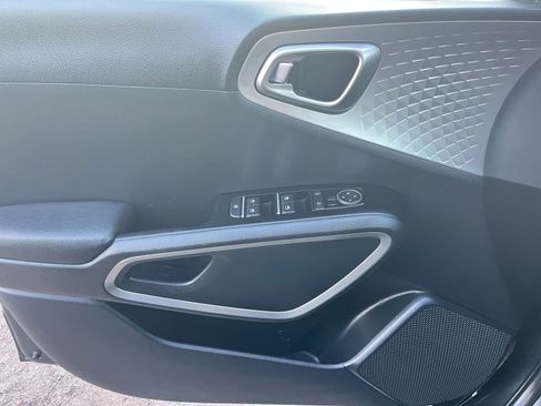 Used 2025 Kia Soul LX w/ LX Technology Package image 20