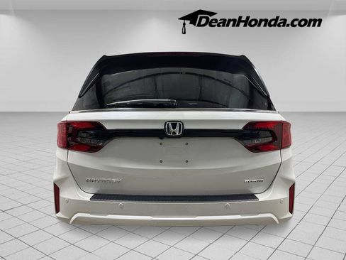New 2026 Honda Odyssey Touring image 4