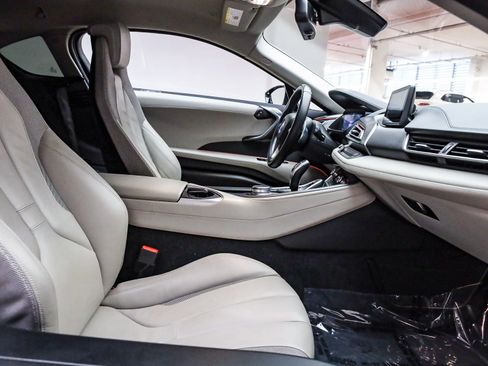 Used 2017 BMW i8 image 22