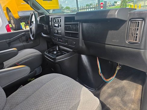 Used 2018 Chevrolet Express 3500 LT w/ LT Preferred Equipment Group RWD image 18