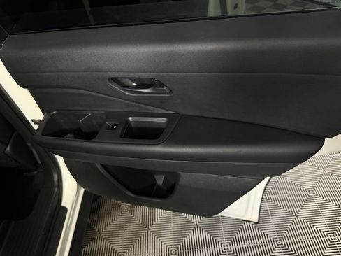 Used 2024 Nissan Pathfinder SV w/ Black Appearance Package FWD image 31
