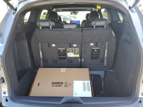 New 2026 Toyota Sienna Platinum AWD/4WD image 9