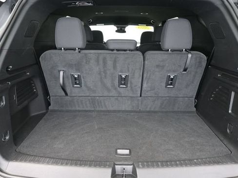 Used 2025 Chevrolet Traverse LT w/ Driver Confidence Package FWD image 29