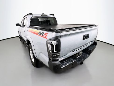 Used 2019 Toyota Tacoma SR5 image 8