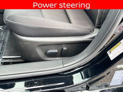 Used 2025 Nissan Altima 2.5 SV FWD image 11