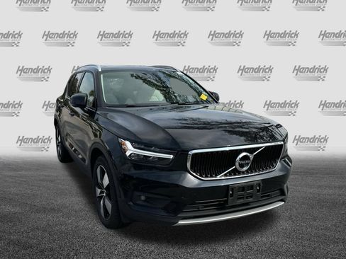 Used 2020 Volvo XC40 T5 Momentum w/ Protection Package Premier image 5