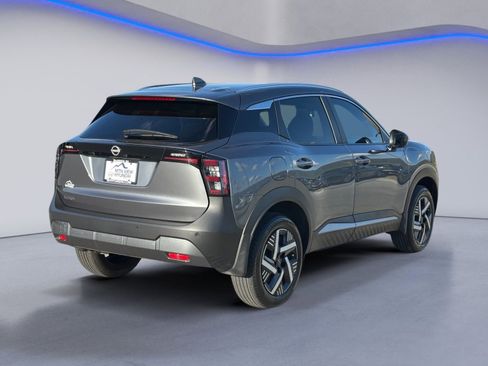 Used 2025 Nissan Kicks SV w/ SV Premium Package image 5