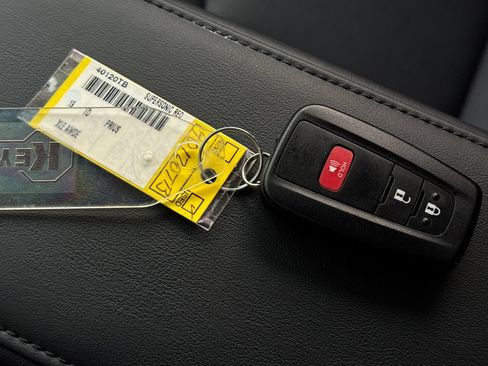 Certified 2019 Toyota Prius XLE AWD/4WD image 25