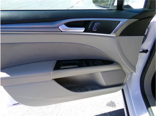 Used 2019 Ford Fusion SE FWD image 9