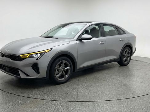 Used 2025 Kia K4 LXS image 3