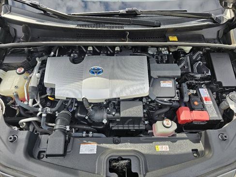 Used 2017 Toyota Prius Prime Premium image 8