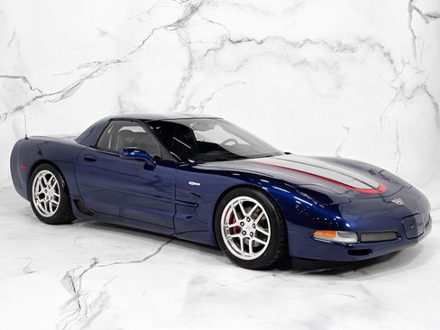 Used 2004 Chevrolet Corvette Z06 w/ Z06 Preferred Equipment Group RWD image 4