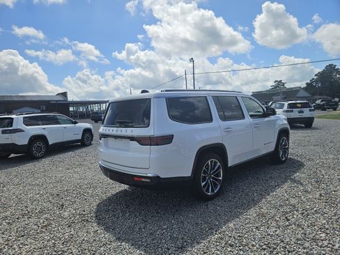 Used 2025 Jeep Wagoneer Series III w/ Premium Group I AWD/4WD image 5