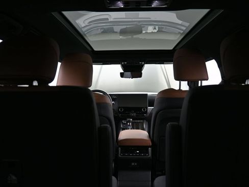 Used 2024 Lexus GX 550 w/ Cold Area Package AWD/4WD image 17