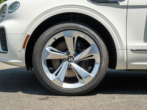 Used 2023 Bentley Bentayga Extended Wheelbase AWD/4WD image 6
