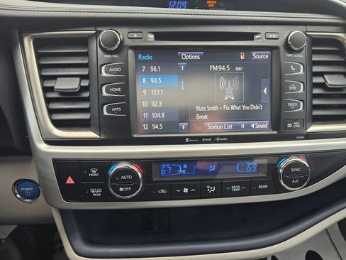 Used 2019 Toyota Highlander XLE image 25