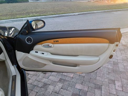 Used 2004 Lexus SC 430 Convertible RWD image 24