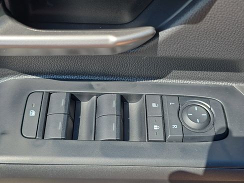 Used 2025 Toyota Tacoma TRD Sport AWD/4WD image 26