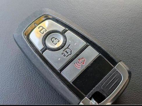 Used 2024 Ford Explorer XLT image 10