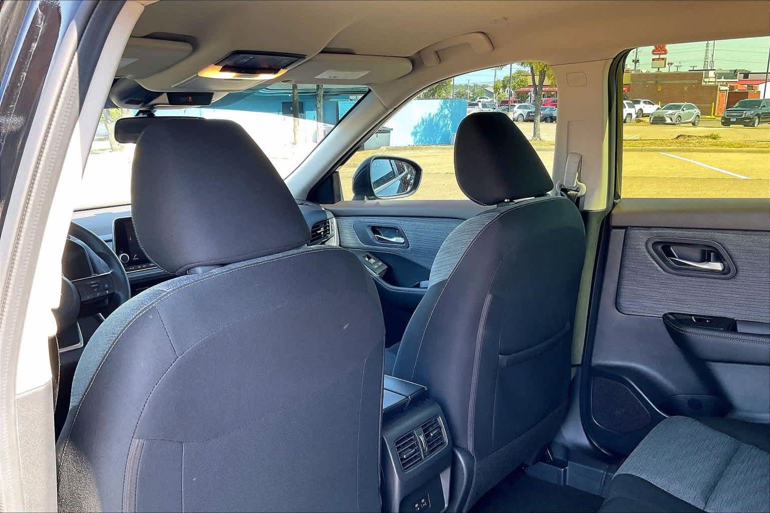 Used 2023 Nissan Rogue SV FWD image 11