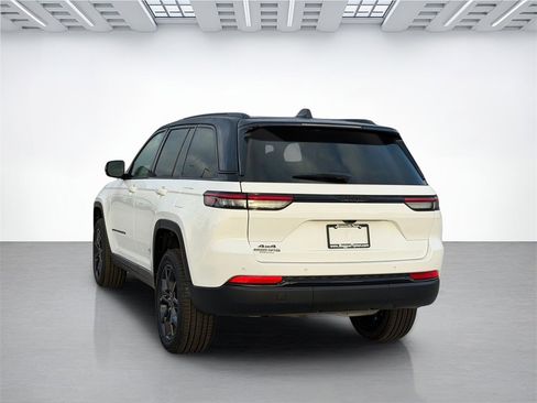 New 2025 Jeep Grand Cherokee L Limited image 5