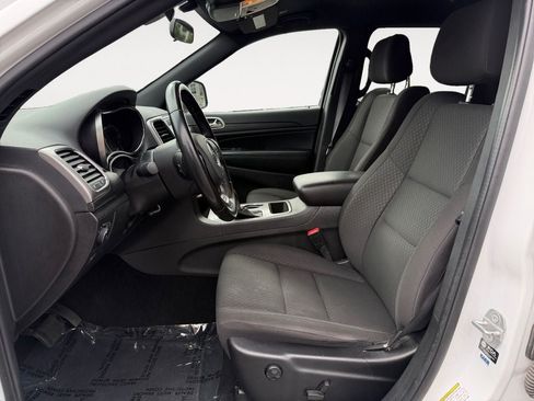 Used 2021 Jeep Grand Cherokee Laredo RWD image 6