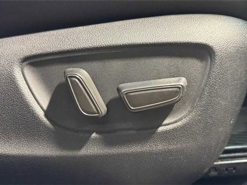 Used 2020 Toyota Highlander XLE image 15