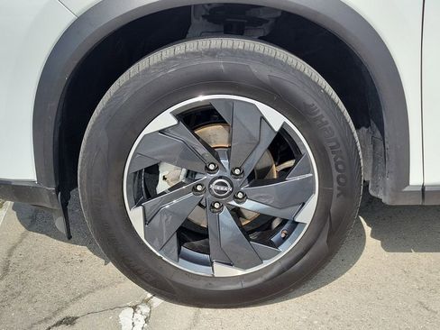 Used 2025 Nissan Rogue SV image 11