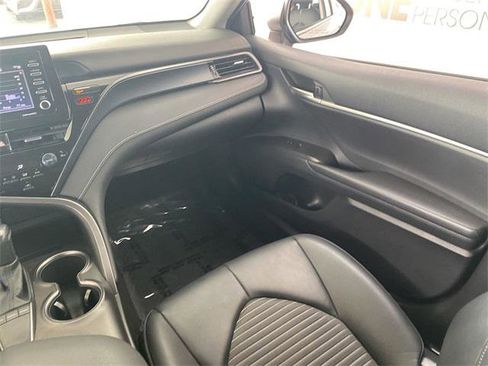 Certified 2022 Toyota Camry SE image 27