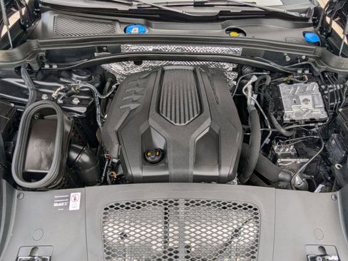 Certified 2026 Porsche Macan AWD/4WD image 28