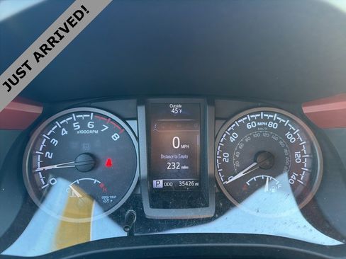 Used 2016 Toyota Tacoma TRD Sport image 11